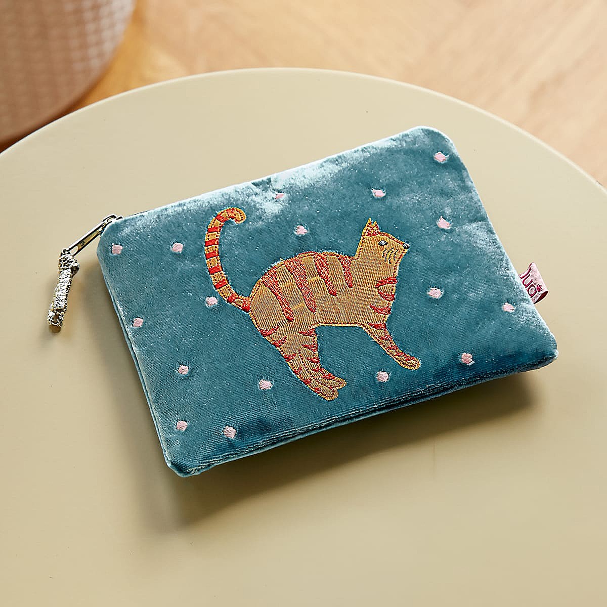 Feline Attitude Velvet Pouch