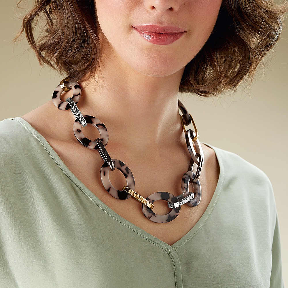 Shifting Shades Necklace