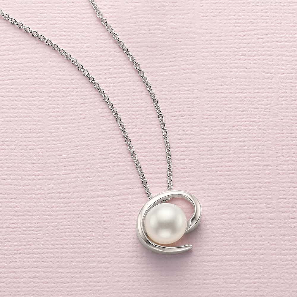 Poised in Pearl Pendant