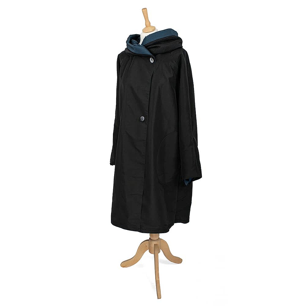 Blue Becomes Her Navy Black Reversible Raincoat M Pia Jewellery
