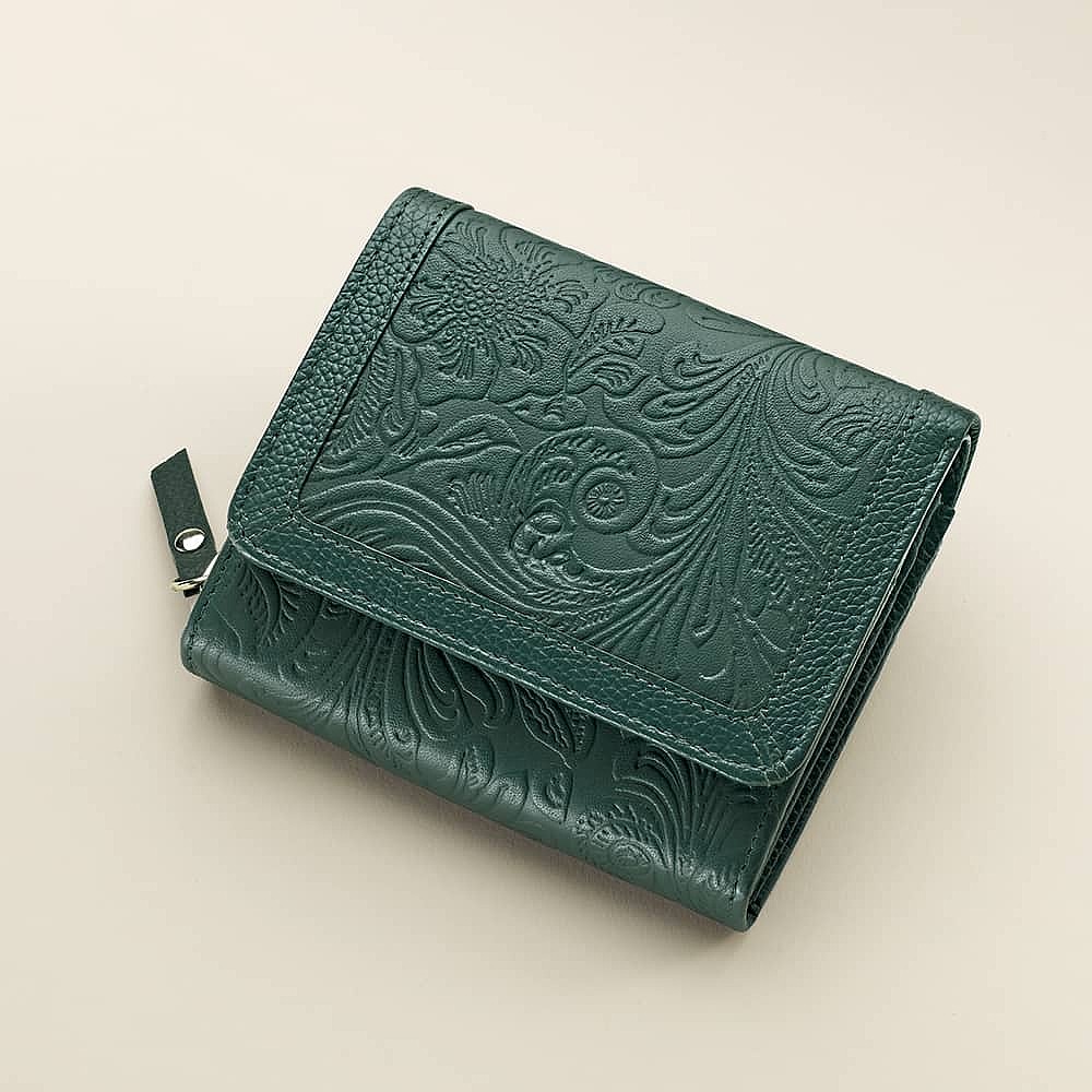 Gravitate to Green Leather Purse