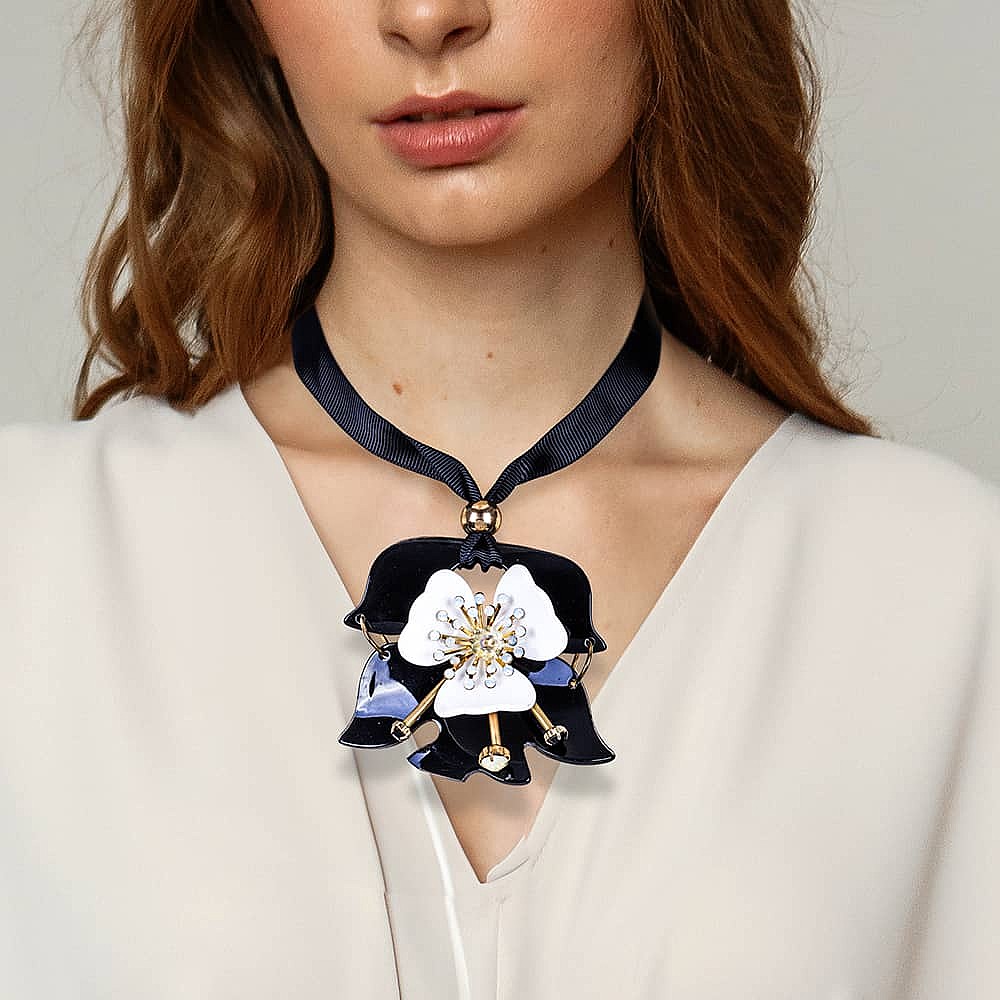 No Wallflower Pendant