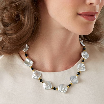 A Bold Stance Necklace